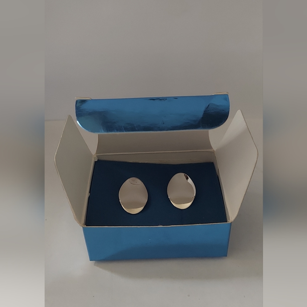 Avon Hammered Pedal Clip Silvertone Earrings - Vintage (NEW)